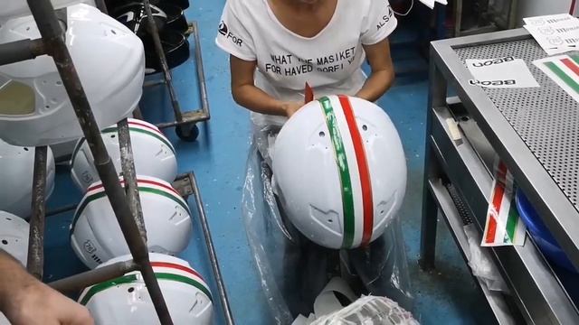 Обзор фабрики по производству мотоциклетных шлемов. смотреть онлайн