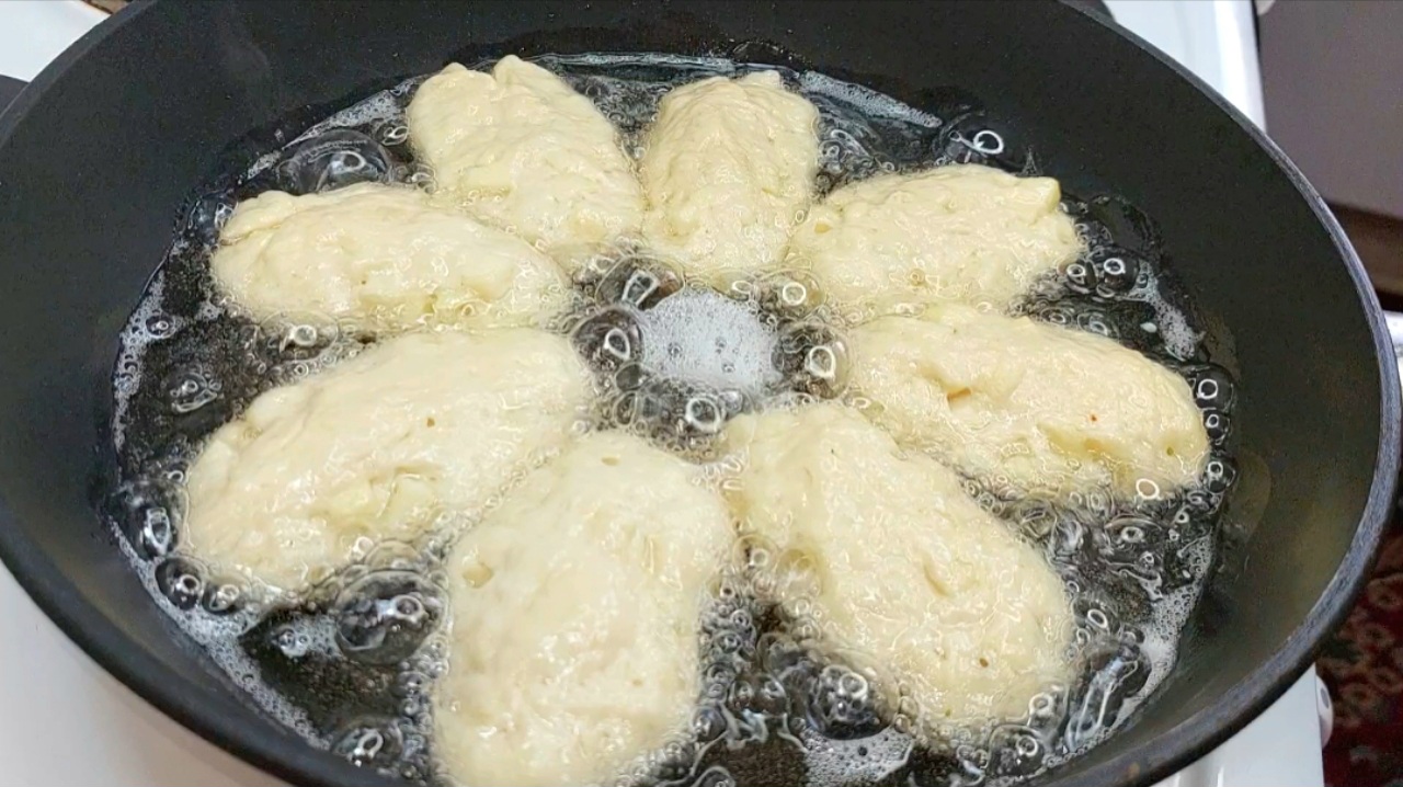 Если у вас есть 1 яблоко ? 1 яйцо и мука, сделайте этот десерт за 10 минут! Легко и дешево и Прост смотреть онлайн