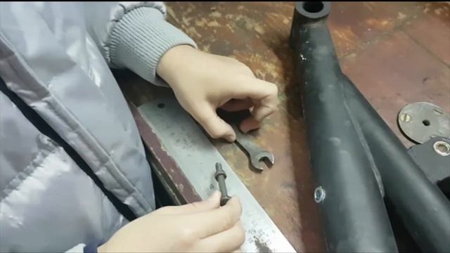 Установка резьбовых клепок на раму велосипеда. смотреть онлайн