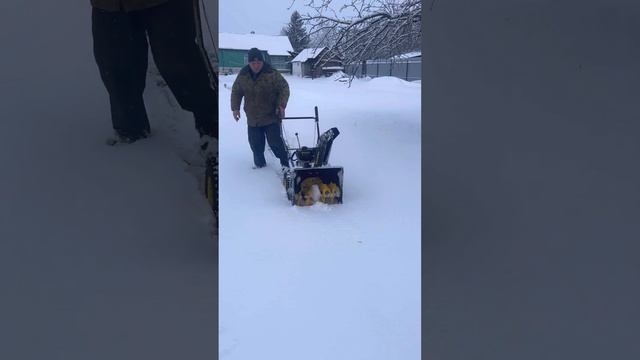 Снегоуборщик чемпион st656хороший помощник смотреть онлайн