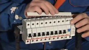 Видеоурок 5.  Сборка, установка и подключение электрического щитка.
