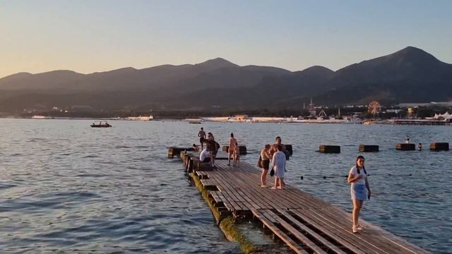 СОЛНЦЕ ЖАРА В КАБАРДИНКЕ. ОТДЫХ НА МОРЕ ? МОРСКАЯ ПРОГУЛКА НА КОРАБЛЕ. #кабардинка