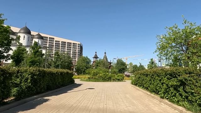 В метель богач опоздал на похороны жены и спешил к могиле с цветами, а увидев там малышку с лопатой смотреть онлайн