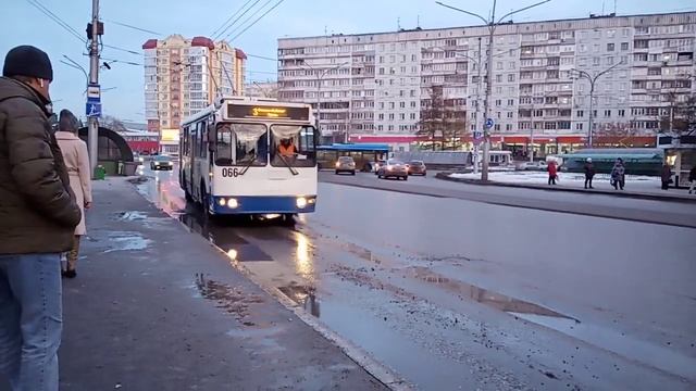 Зиу-682г 016.04 (борт 66 3 маршрут) смотреть онлайн