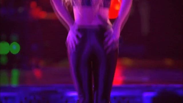 Shakira-She Wolf (Live From Paris) смотреть онлайн