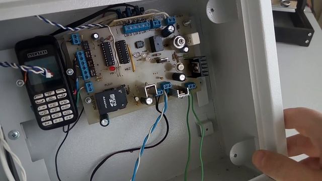 РЕТРО GSM ОХРАНА ATtiny2313 -- НЕ АРДУИНО ( РАБОТА 6 ЛЕТ) смотреть онлайн