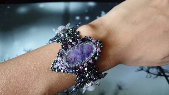 Браслет с агатом, розовым кварцем и аметистом смотреть онлайн