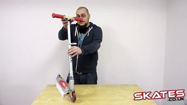 JD Bug Original Scooter Explained - Skates.co.uk смотреть онлайн