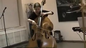 Игра на контрабасе