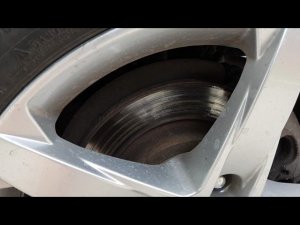 Неприятный звук при торможении доносящиеся и задних колес на Ford Focus 3.