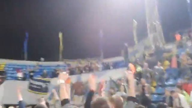 Фанаты Ростсельмаша приветствуют фанатов Луча после матча смотреть онлайн