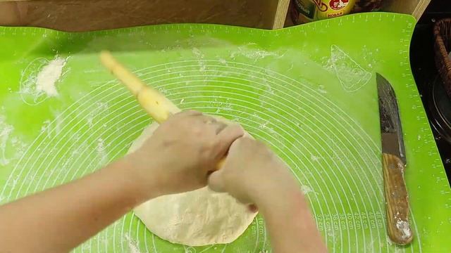 ❤️?Домашняя пицца с колбасой,оливками и огурчиками смотреть онлайн