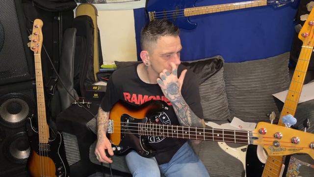 Fender/Squier Precision Bass смотреть онлайн