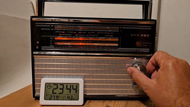 ВЭФ-202. Уверенный прием на длинных волнах. смотреть онлайн