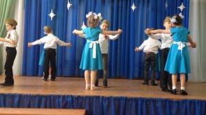 Детский коллектив исполнил ВОЕННЫЙ ВАЛЬС