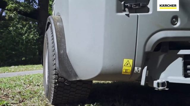 Компактная многофункциональная вакуумная подметально-уборочная машина Karcher MC 130 смотреть онлайн