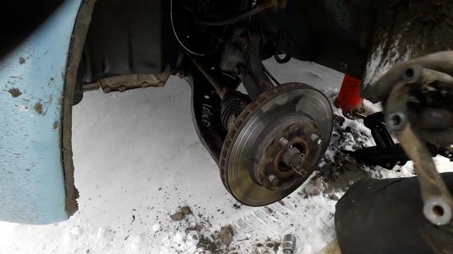 Nissan March K12. Замена тормозных дисков и колодок. смотреть онлайн