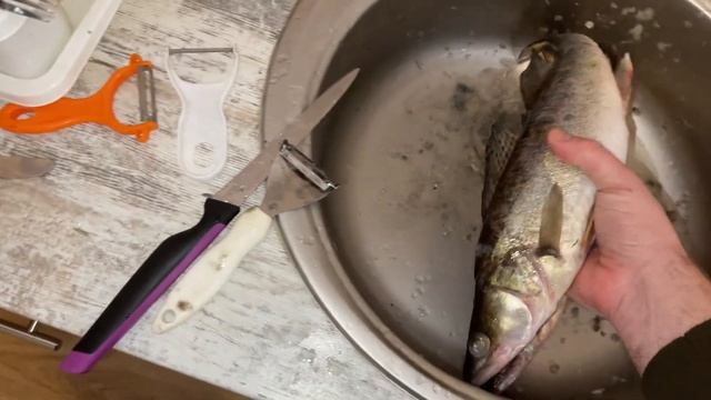 Как быстро почистить судака. смотреть онлайн
