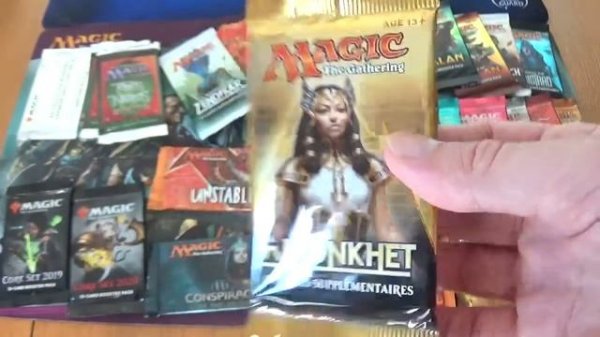 Présentation de l'ouverture de 32 Boosters de Cartes Magic The Gathering de familles différentes !