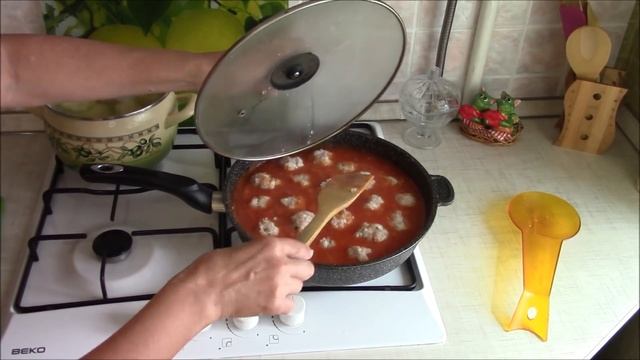 Супер обед! Все готовят это блюдо. Воздушное картофельное пюре и нежнейшие тефтели в соусе. смотреть онлайн