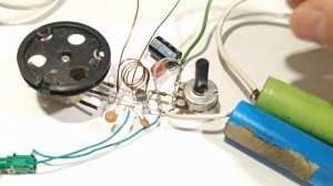 СУПЕР простой FM РАДИОПРИЕМНИК без МИКРОСХЕМ на одном транзисторе.10 ДЕТАЛЕЙ