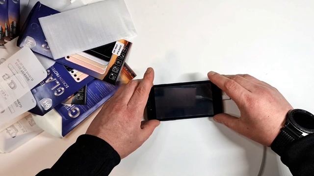 Как наклеить защитное стекло на телефон 50 штук смотреть онлайн