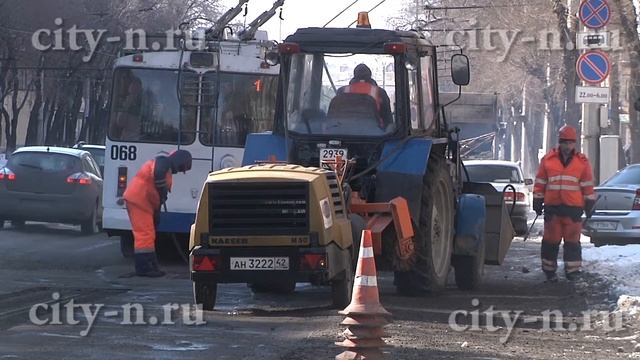 Ремонт новокузнецких дорог асфальтобитоном проходит по технологии