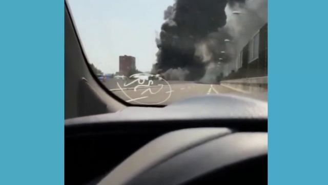 МОЩНЫЙ ВЗРЫВ У АЭРОПОРТА БОЛОНЬЯ ИТАЛИЯ смотреть онлайн