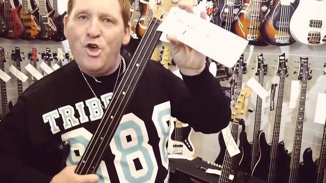 Fredie's Guitar of The Week - Fretless Bass смотреть онлайн
