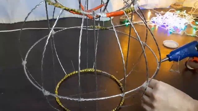 Новогодний светящийся снеговик и олень из проволоки своими руками новогодний уличный декор смотреть онлайн