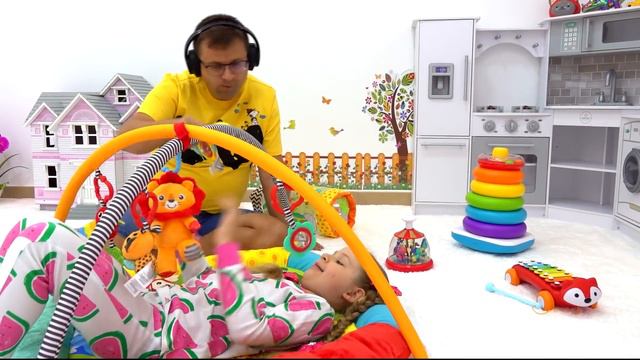 Diana finge ser el bebe Oliver Video divertido para niños смотреть онлайн