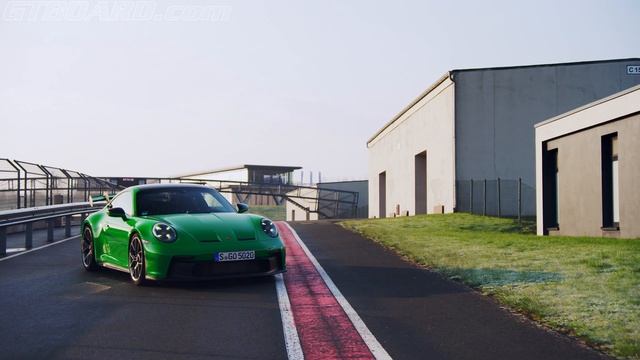 ? Python Green Porsche 911 GT3 992-generation in detail and on track ? смотреть онлайн