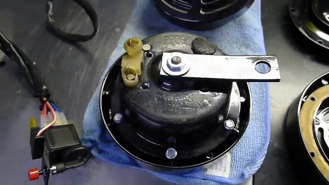 Bosch Horn Starktonhorn Hupe - test after restore - Buzinas de Mercedes Bosch originais restaurada смотреть онлайн