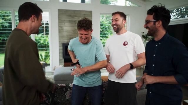 Когда друзья общаются ОСКОРБЛЕНИЯМИ смотреть онлайн