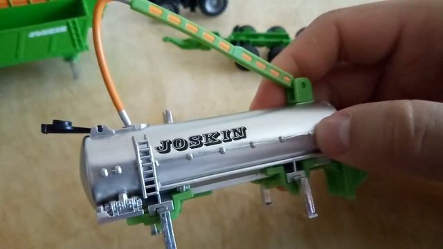 ОНЛАЙН ТРЕЙД.РУ — Масштабная модель SIKU 1848 Трактор DEUTZ-FAHR с набором прицепов смотреть онлайн