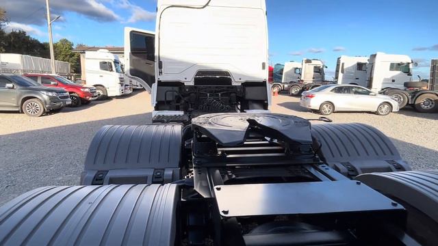 Mercedes Benz Axor 2536 Branca Tração 6x2 ano 2017/17 смотреть онлайн