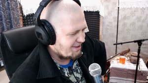 В узенький проулочек ребята идут