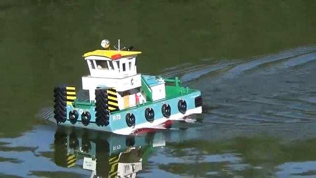 Радиоуправляемая лодка - Буксир Черномор. rc Springer tugboat Maiden voyage on the lake. смотреть онлайн