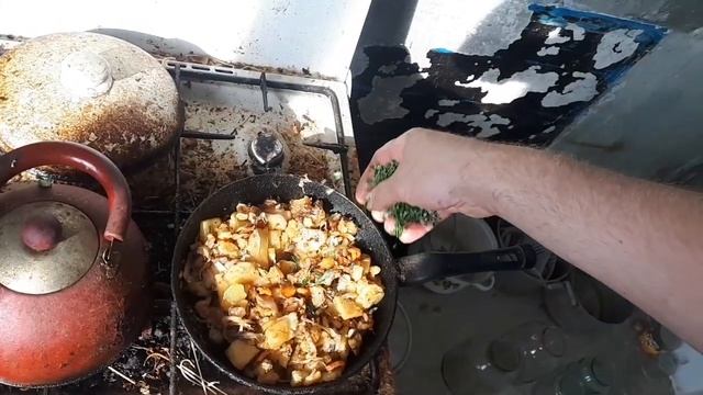Тушеная капуста с луком и картошкой. Чай с мятой. Моя жратва ??♂️ смотреть онлайн
