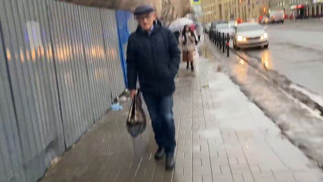 Смотрю людям в глаза на улице, чтобы потом не было так стыдно смотреть в глаза Денису Владимировичу смотреть онлайн