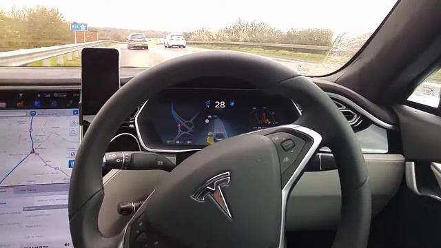 The Tesla on Autopilot - A34/M40 смотреть онлайн