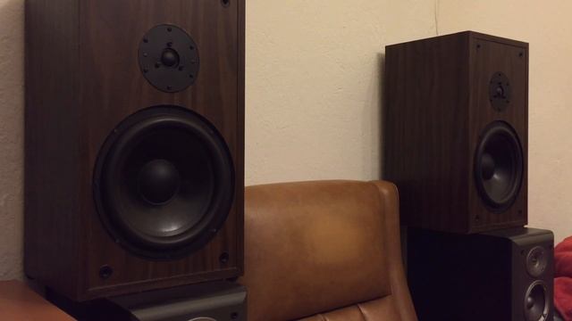 Yamaha NS 5 смотреть онлайн