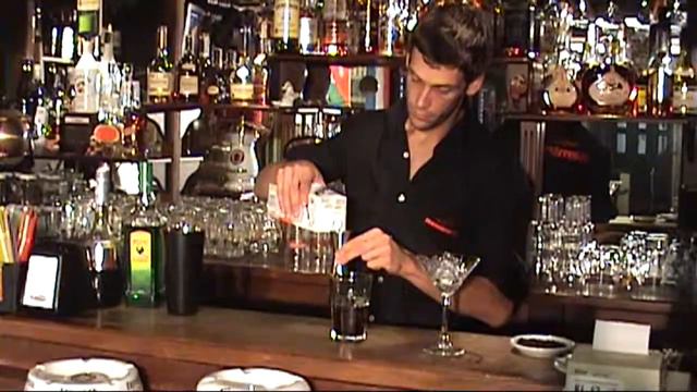 Pivobar Video: Коктейль "Banana Grasshopper". смотреть онлайн