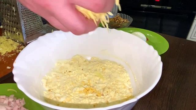 новогодний салат с куриной копченой грудкой.mp4 смотреть онлайн