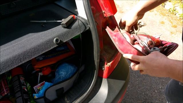 HYUNDAY GETZ 2005 demontáž zadního světla/stripping rear lamp смотреть онлайн