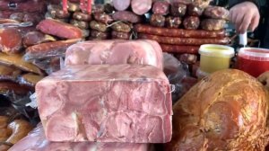 Центральный рынок Кисловодска  Дегустирую мясные лакомства, выращенные на горной травке