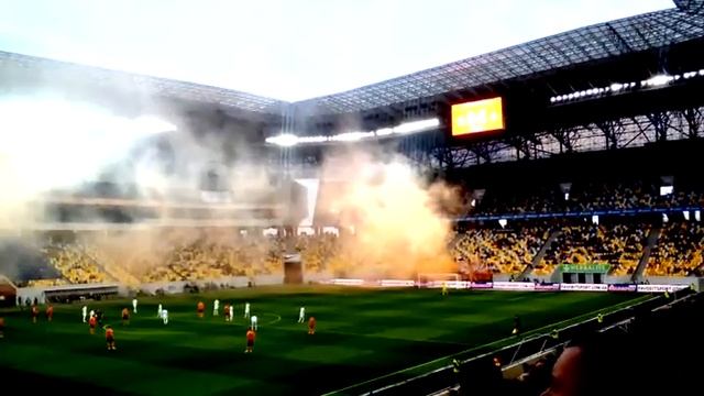 В месте Львов охорона на фудбол пдахая смотреть онлайн