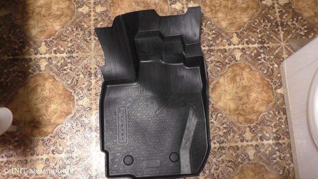 Renault Duster рестайлинг - хороший коврик водителя из мягкой резины. Короткий обзор. смотреть онлайн