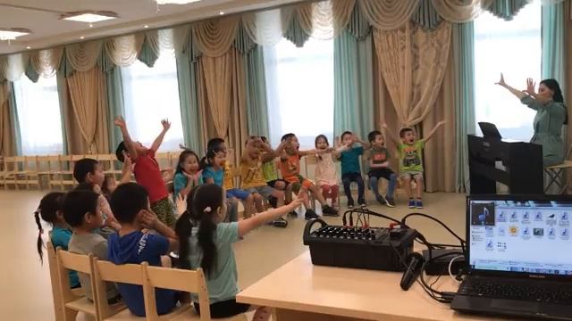 Музыкальное занятие "Ритм" в страш группе "Вундерпарк" смотреть онлайн