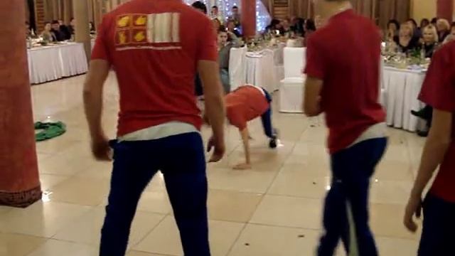 Брейк-данс команда "Street style crew".wmv смотреть онлайн
